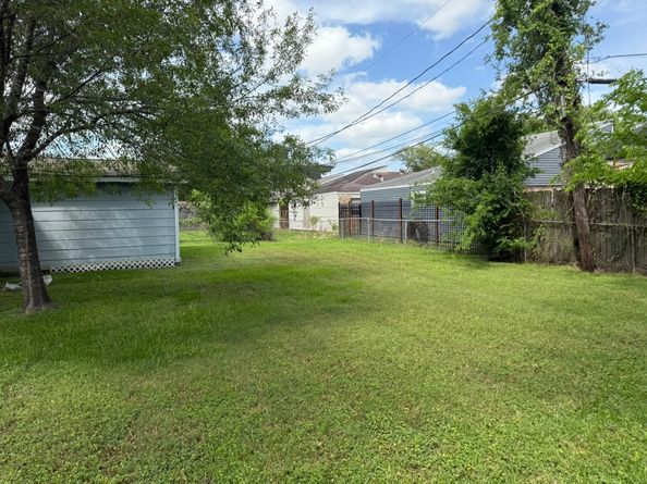 2281 Des Jardines Street, Houston TX 77023
