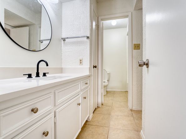 5860 Sampley Way 5860, Houston TX 77092