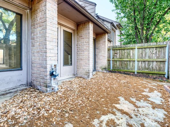 5860 Sampley Way 5860, Houston TX 77092