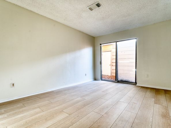 5860 Sampley Way 5860, Houston TX 77092