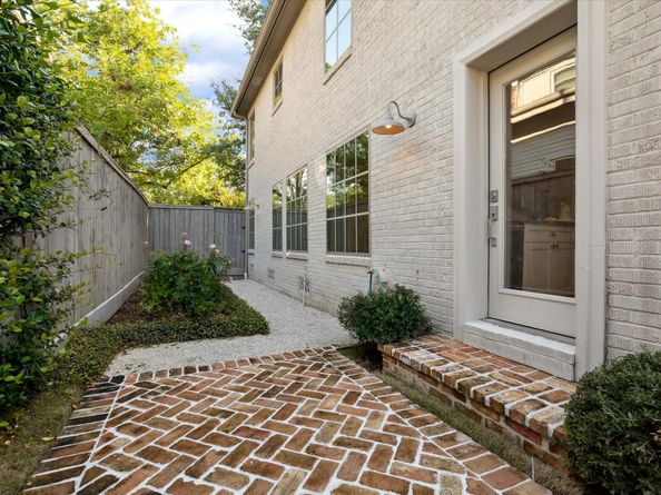 2346 Watts Street, Houston TX 77030