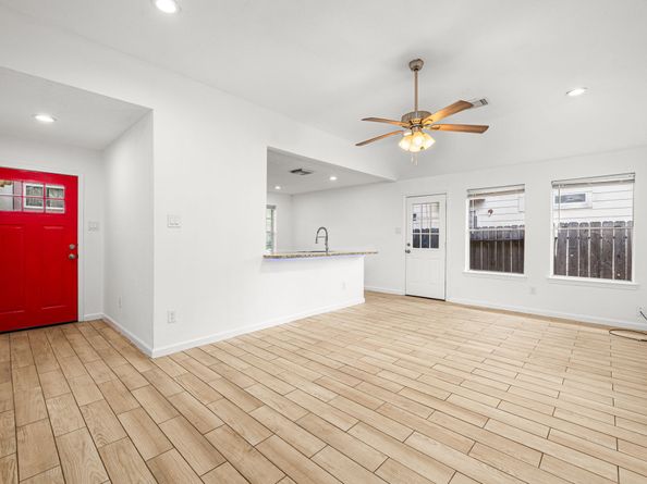 3731 Amos Street, Houston TX 77021