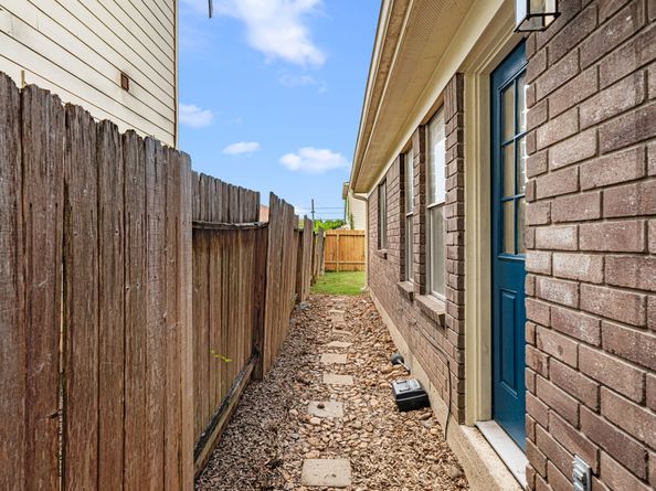 3731 Amos Street, Houston TX 77021