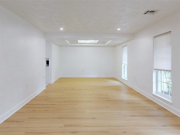 5731 S Braeswood Boulevard, Houston TX 77096