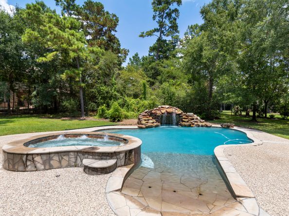 39 W Bracebridge Circle, The Woodlands TX 77382