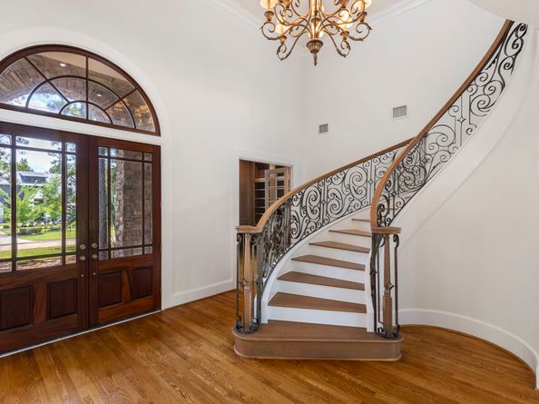 39 W Bracebridge Circle, The Woodlands TX 77382