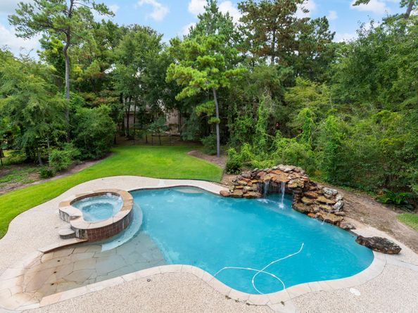 39 W Bracebridge Circle, The Woodlands TX 77382