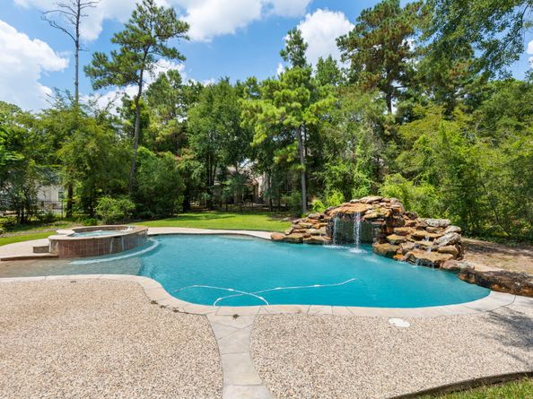 39 W Bracebridge Circle, The Woodlands TX 77382