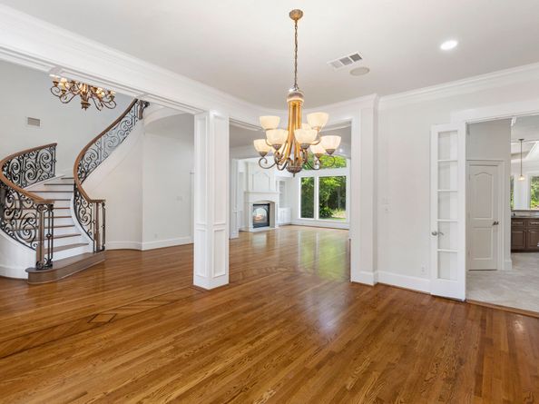 39 W Bracebridge Circle, The Woodlands TX 77382