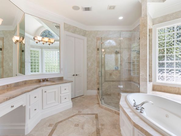 39 W Bracebridge Circle, The Woodlands TX 77382