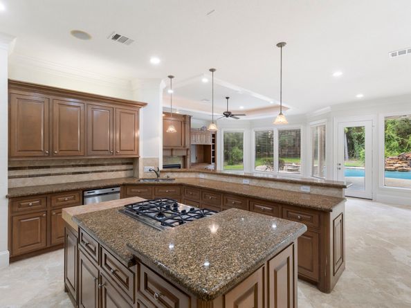 39 W Bracebridge Circle, The Woodlands TX 77382