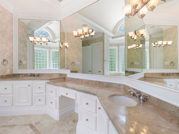39 W Bracebridge Circle, The Woodlands TX 77382