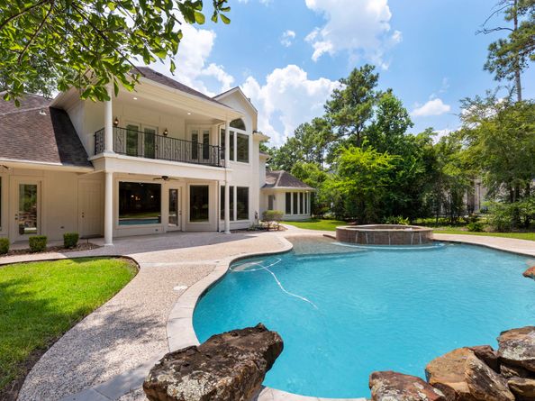39 W Bracebridge Circle, The Woodlands TX 77382