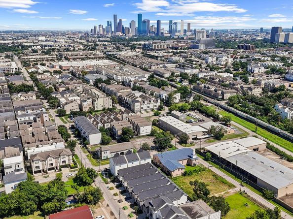 4613 Maxie Street, Houston TX 77007