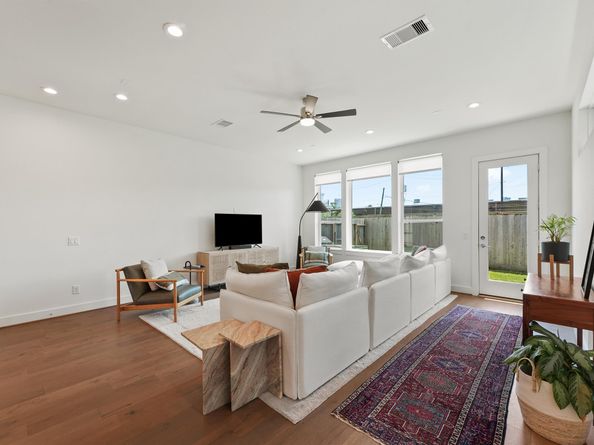 4613 Maxie Street, Houston TX 77007