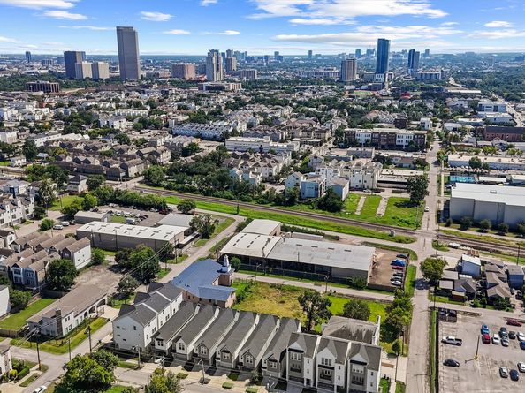 4613 Maxie Street, Houston TX 77007