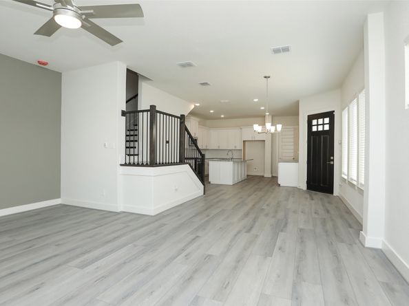 910B W 21st Street, Houston TX 77018