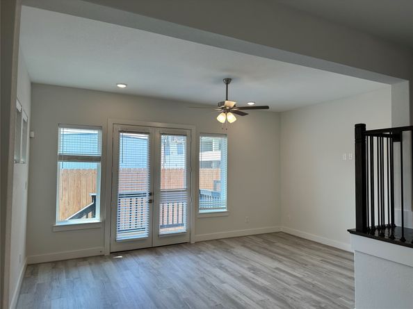 910B W 21st Street, Houston TX 77018