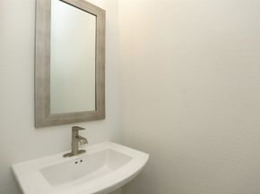 910B W 21st Street, Houston TX 77018