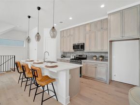 5439 Darling Street, Houston TX 77007