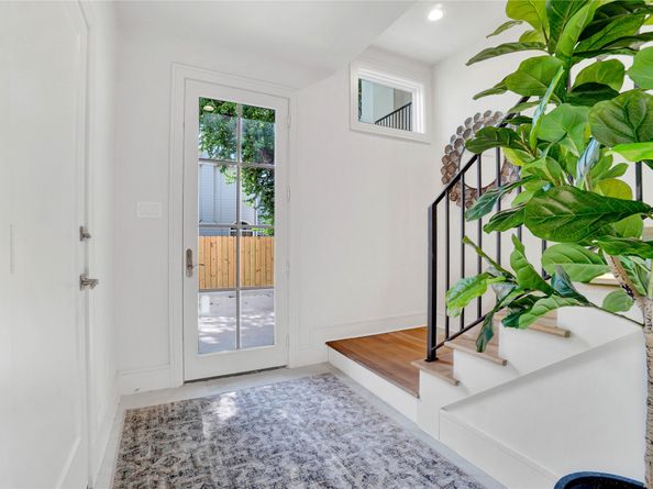 5439 Darling Street, Houston TX 77007
