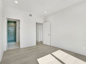 5439 Darling Street, Houston TX 77007