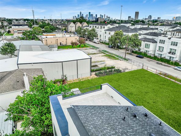 5439 Darling Street, Houston TX 77007