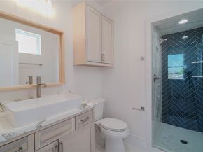 5439 Darling Street, Houston TX 77007