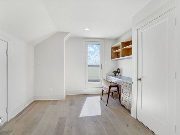 5439 Darling Street, Houston TX 77007