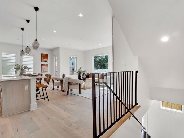 5439 Darling Street, Houston TX 77007