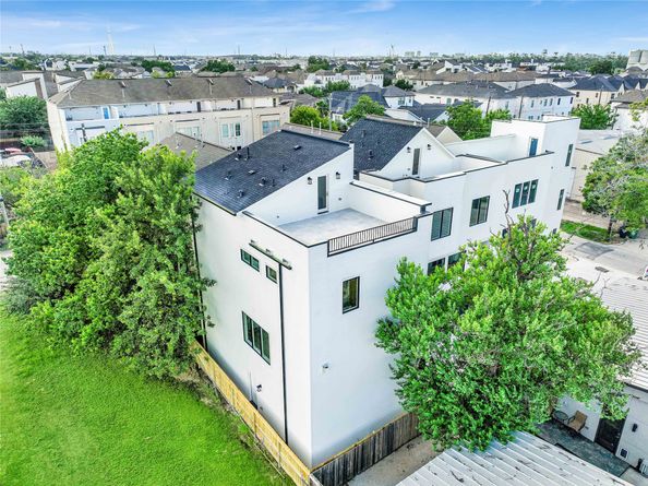 5439 Darling Street, Houston TX 77007