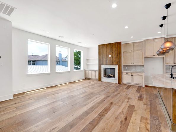 5439 Darling Street, Houston TX 77007