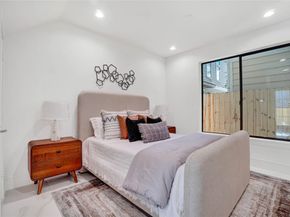 5439 Darling Street, Houston TX 77007