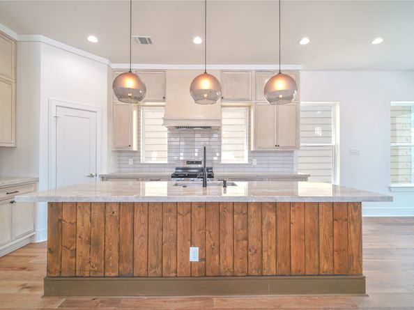 5439 Darling Street, Houston TX 77007