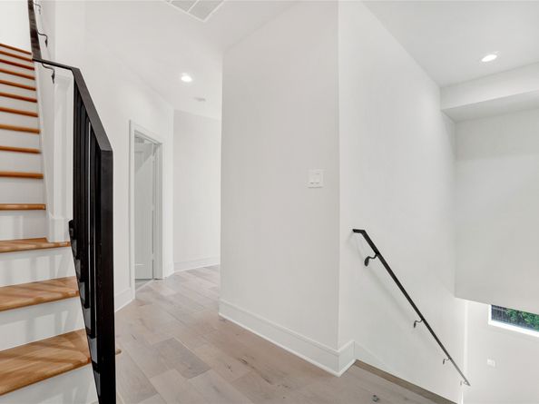 5439 Darling Street, Houston TX 77007