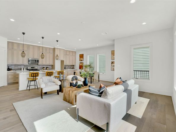 5439 Darling Street, Houston TX 77007