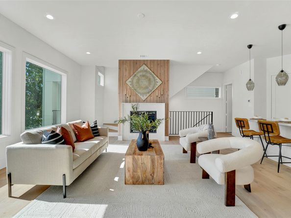 5439 Darling Street, Houston TX 77007