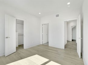 5439 Darling Street, Houston TX 77007