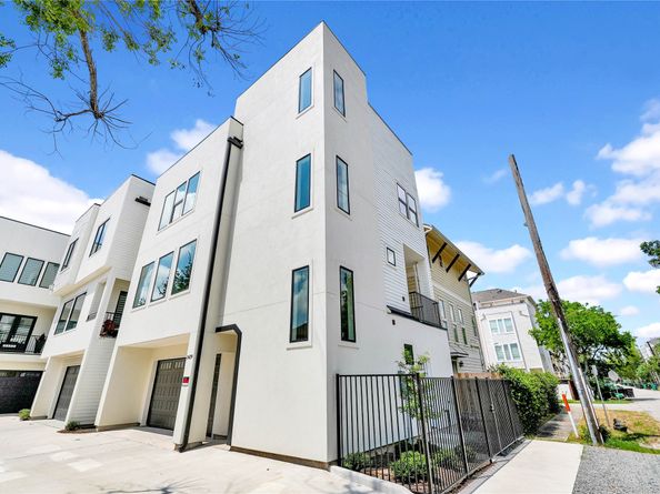5439 Darling Street, Houston TX 77007