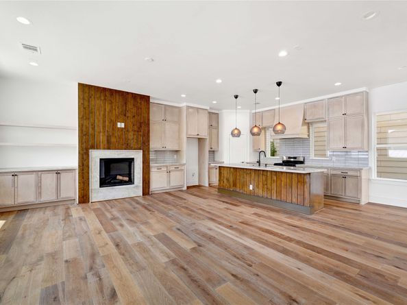 5439 Darling Street, Houston TX 77007
