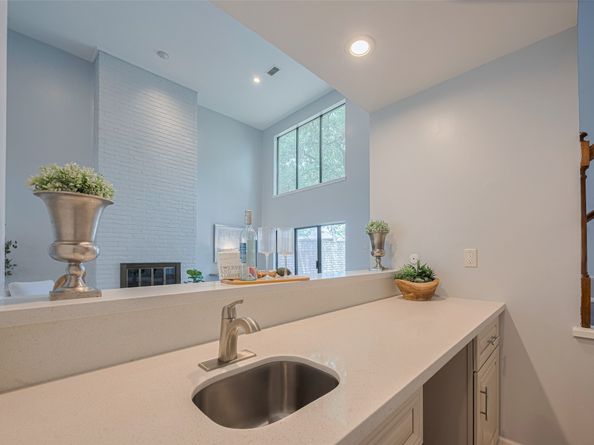 15600 Barkers Landing Road 20, Houston TX 77079