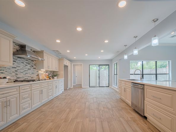 15600 Barkers Landing Road 20, Houston TX 77079