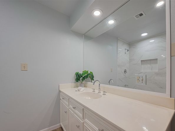 15600 Barkers Landing Road 20, Houston TX 77079