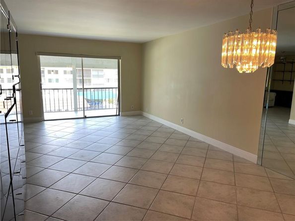 9410 N Hollybrook Lake Dr 310, Pembroke Pines FL 33025