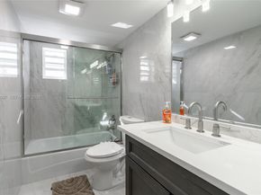 3910 Crystal Lake Dr 401 401, Deerfield Beach FL 33064
