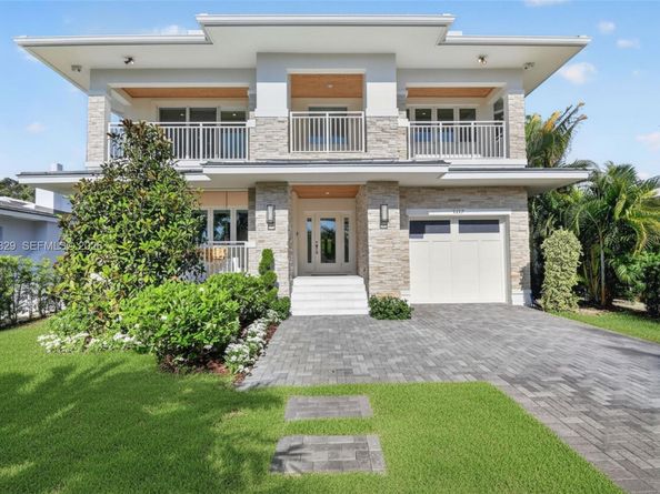 1017 S Palmway, Lake Worth FL 33460