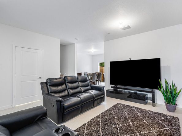2781 NW 55th Way, Lauderhill FL 33313