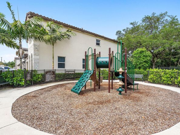 2781 NW 55th Way, Lauderhill FL 33313