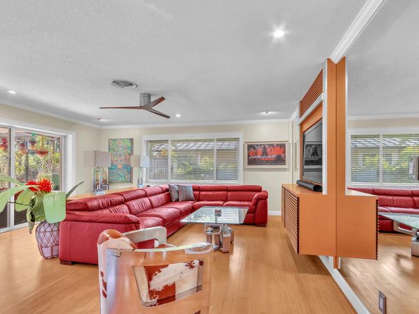 10046 Dahlia Avenue, Palm Beach Gardens FL 33410