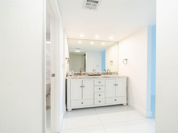 20379 W Country Club Dr 2234, Aventura FL 33180